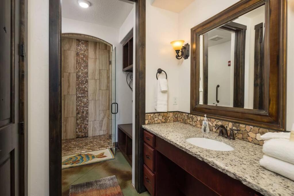 Luxury Downtown Rental Моаб Экстерьер фото